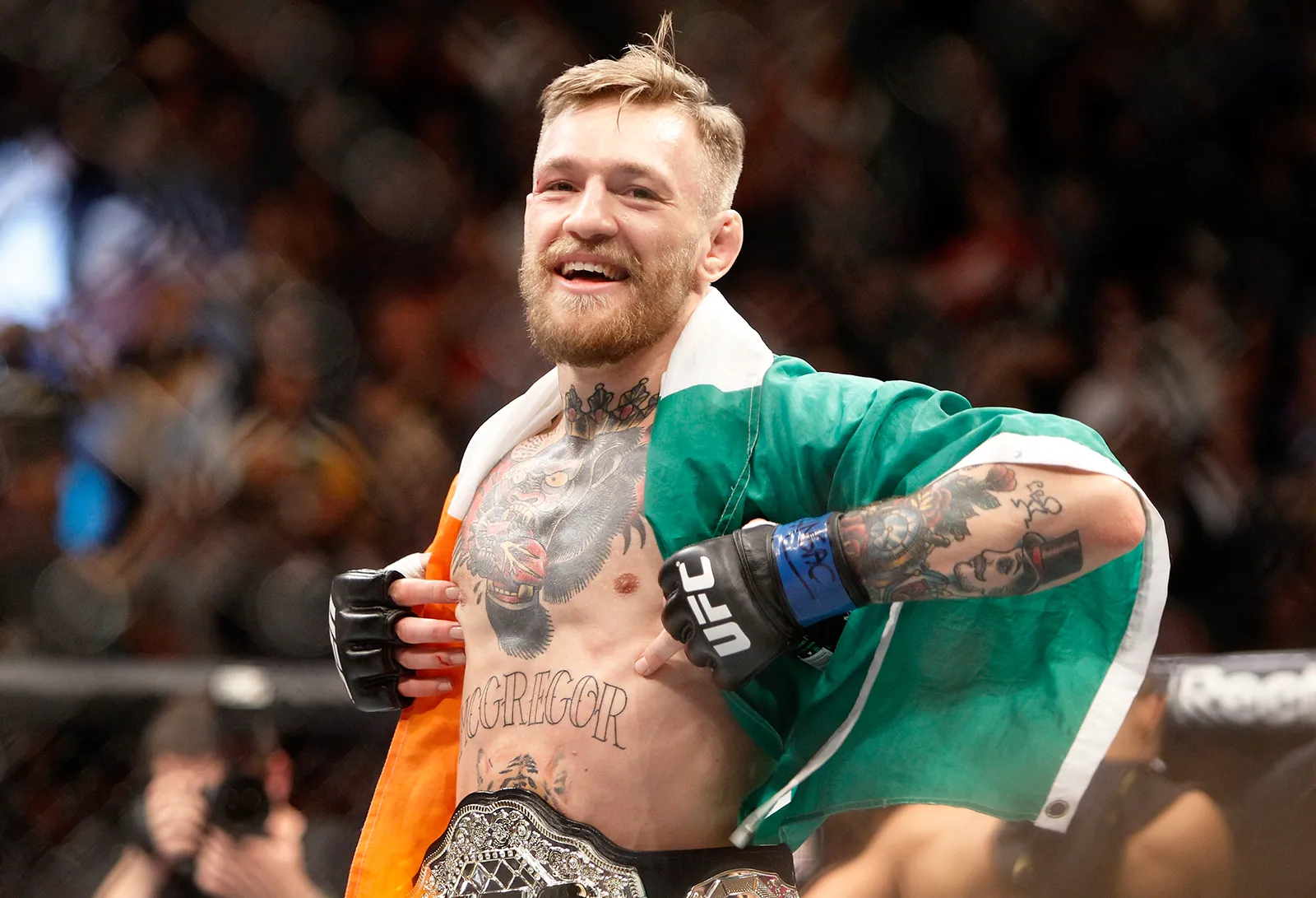 Conor Mcgregor Celebrates First Round Knock Out Victory Over Jose Aldo In Featherweight Title Ufc 194 2015