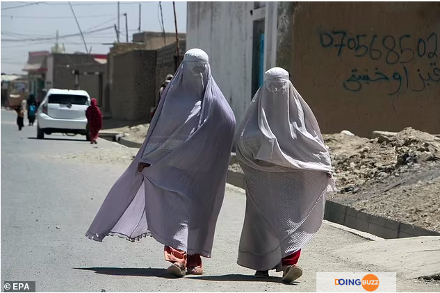 Afghanistan, Interdiction, Femmes, Regarder Des Hommes,Sans Lien De Parenté