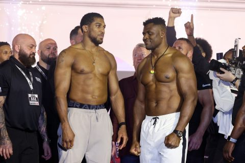 Francis Ngannou, Endetté,Aide D'Anthony Joshua