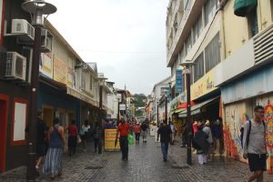 En Martinique, Territoire Français Des Caraïbes, Les Troubles Persistent Malgré Le Couvre-Feu