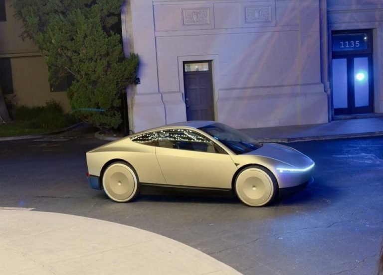 Cybercab : Elon Musk dévoile une voiture autonome sans volant, accélérateur ou pédale de frein (VIDEO)