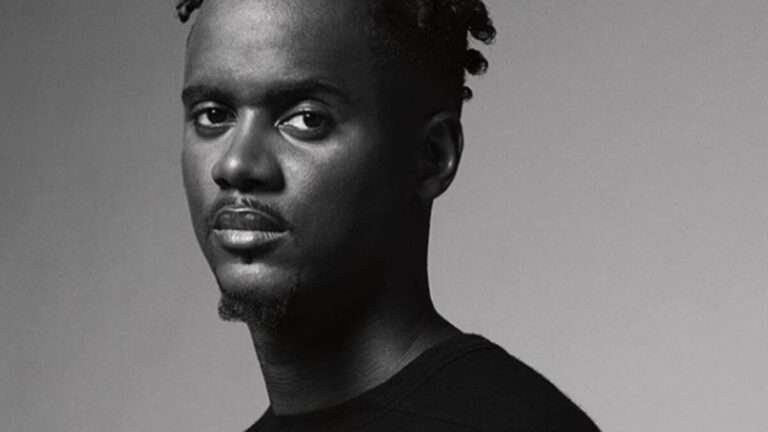 Côte d&rsquo;Ivoire : Black M sanctionné pour usage de téléphone au volant