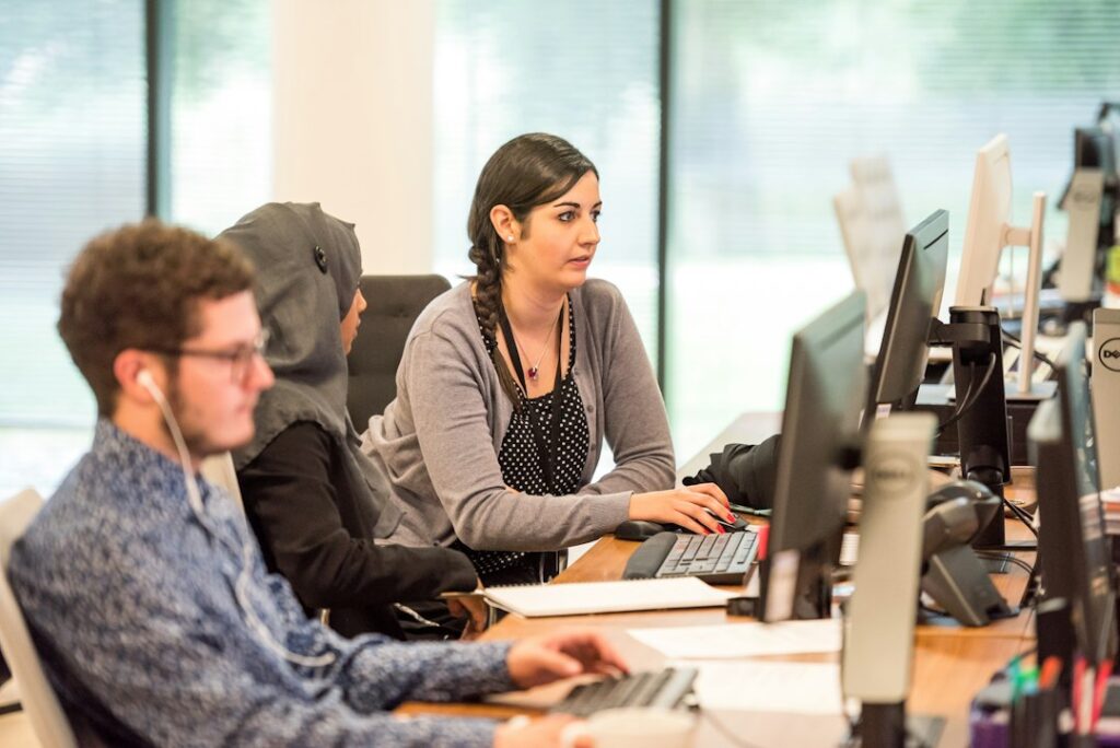 Bourse Helmut Veith 2027 : 7 000 € par an pour les femmes en informatique
