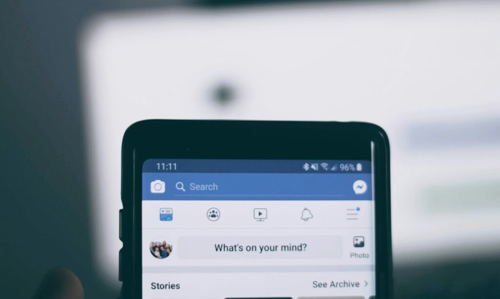 Page Facebook piratée : comment la récupérer en 2026 sans payer un hacker
