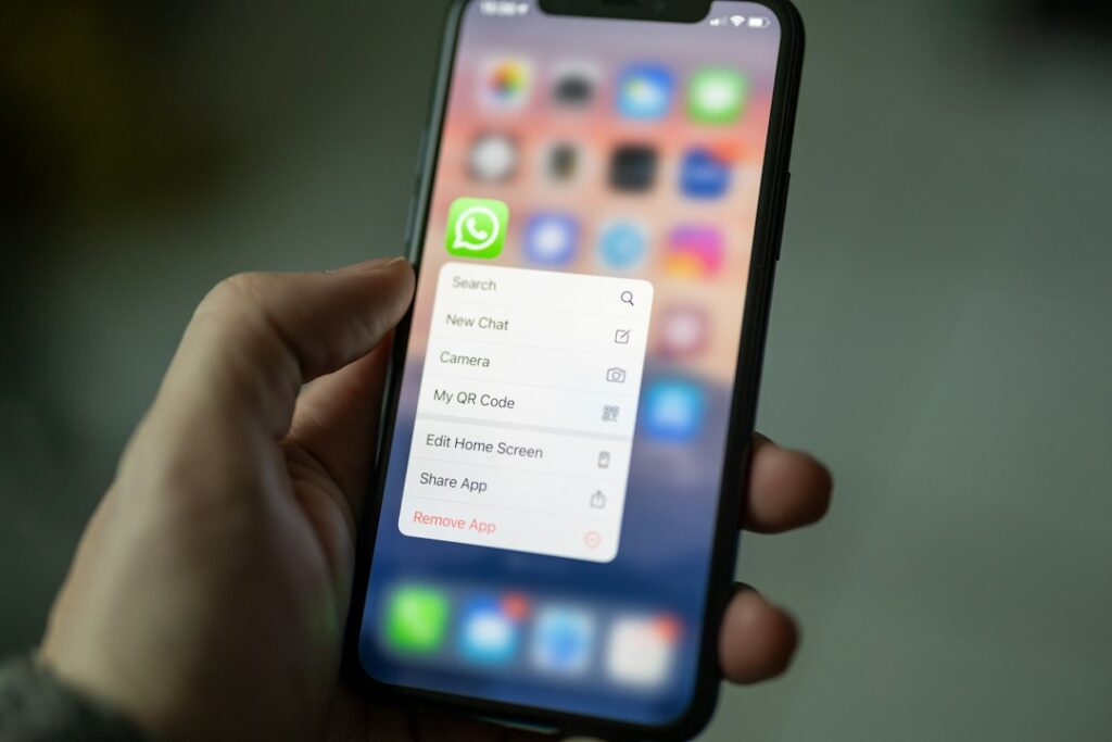 WhatsApp : empêcher les ajouts aux groupes sans permission en 2026